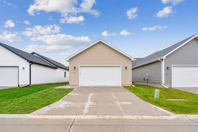 116 Axlewood Dr in Waterloo, IA - Building Photo - Building Photo