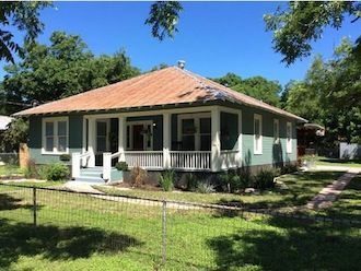 487 E Common St in New Braunfels, TX - Building Photo