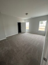 716 Biltmore Dr in Sanford, NC - Foto de edificio - Building Photo