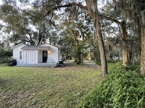 581 Live Oak St in St. Augustine, FL - Foto de edificio - Building Photo