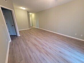 4220 Wilshire Blvd in Wilmington, NC - Building Photo - Building Photo
