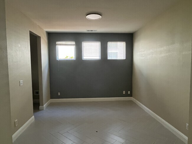 619 Snow Creek Ln in Patterson, CA - Building Photo - Building Photo