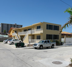 310 Jackson St in Hollywood, FL - Foto de edificio - Building Photo