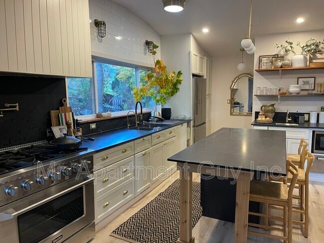 property at 91 Main St W