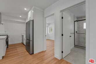 14165 Erwin St in Los Angeles, CA - Foto de edificio - Building Photo