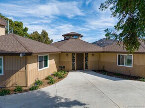 2916 Anaheim St in Escondido, CA - Foto de edificio - Building Photo