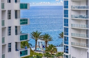 3000 S Ocean Dr in Hollywood, FL - Building Photo