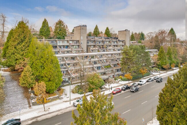 Pacific Terraces in Vancouver, BC - Building Photo - Building Photo