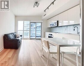 210 Simcoe St in Toronto, ON - Building Photo - Building Photo