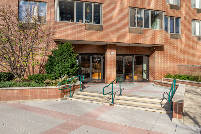 The Terraces at Dearborn Park in Chicago, IL - Building Photo - Building Photo