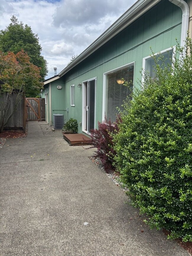8048 Andover Ln SE in Olympia, WA - Building Photo - Building Photo