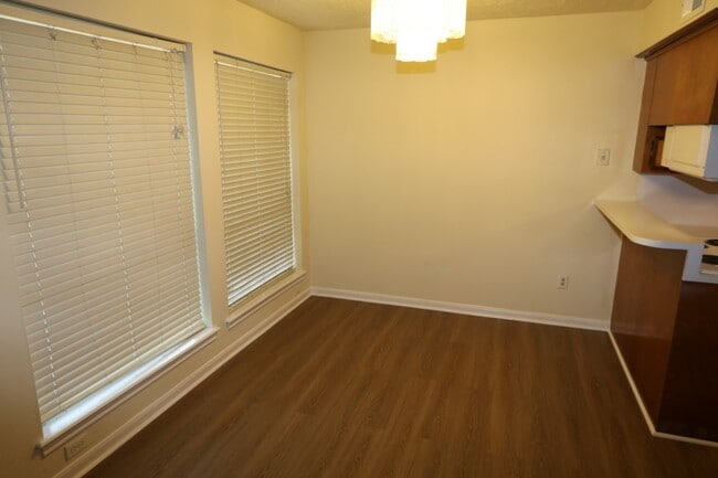 property at 2319 Quail Valley E Dr