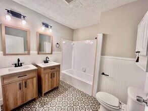 1518 Columbia Cir in Decatur, GA - Foto de edificio - Building Photo