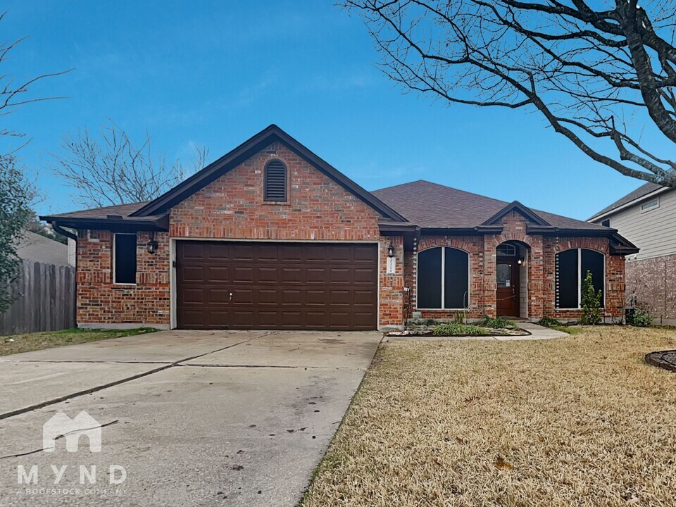20408 Bellerive Dr in Pflugerville, TX - Foto de edificio