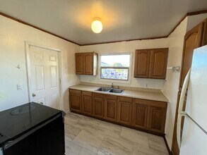 905 W Harris St in Eureka, CA - Building Photo - Building Photo