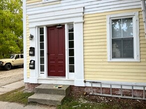 17 Parker St, Unit B - 2nd floor in Winchester, NH - Building Photo - Building Photo