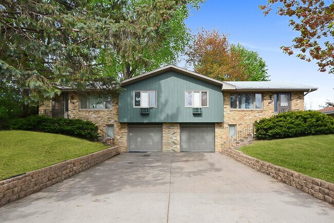 720 Silver Lake Road NW in New Brighton, MN - Building Photo - Building Photo