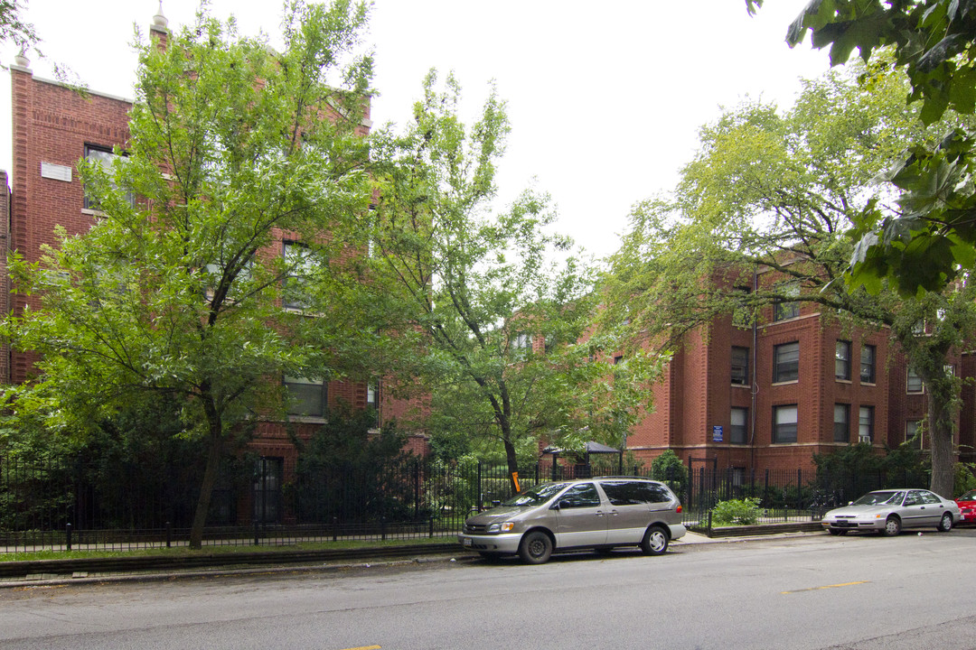 6540 N Ashland Ave in Chicago, IL - Building Photo