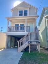 4505 P in Galveston, TX - Building Photo