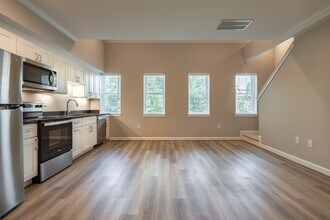 1016 Duke St in Alexandria, VA - Building Photo - Building Photo