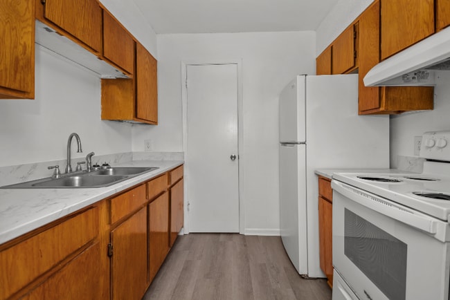 1410 S Elizabeth Ave, Unit 103 in Kirbyville, TX - Foto de edificio - Building Photo