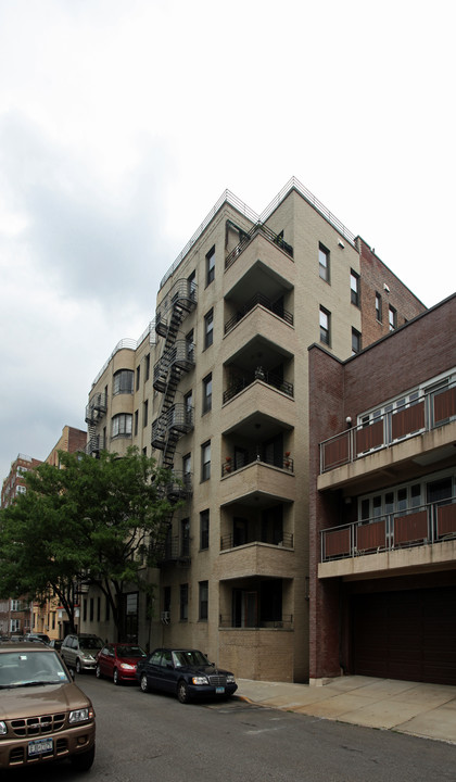 17 Chittenden Ave in New York, NY - Foto de edificio