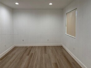 1360 W 30th St in Hialeah, FL - Building Photo - Building Photo