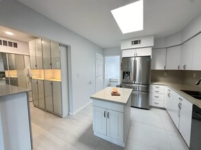 9810 SW 19th St in Miami, FL - Foto de edificio - Building Photo