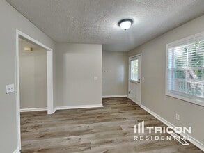 3721 Cherokee Overlook Dr in Canton, GA - Building Photo - Building Photo