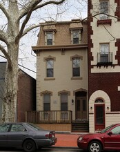 203 S 42nd St in Philadelphia, PA - Foto de edificio - Building Photo