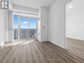 8 Interchange Wy in Vaughan, ON - Building Photo - Building Photo