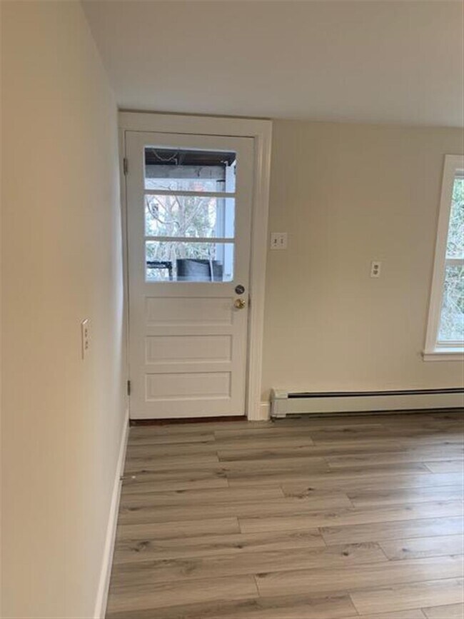 219 Albion St, Unit 3 in Wakefield, MA - Foto de edificio - Building Photo