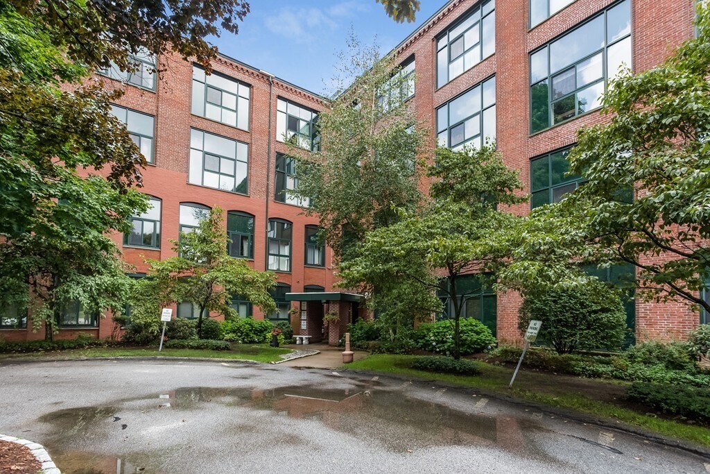 150 Rumford Ave in Mansfield, MA - Foto de edificio