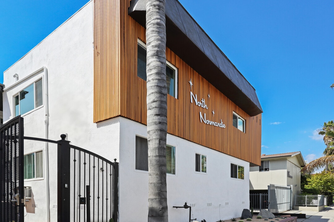 111 N Normandie Ave in Los Angeles, CA - Foto de edificio