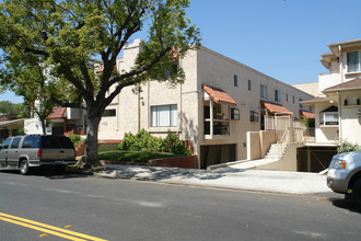 459 W Wilson Ave in Glendale, CA - Building Photo - Building Photo