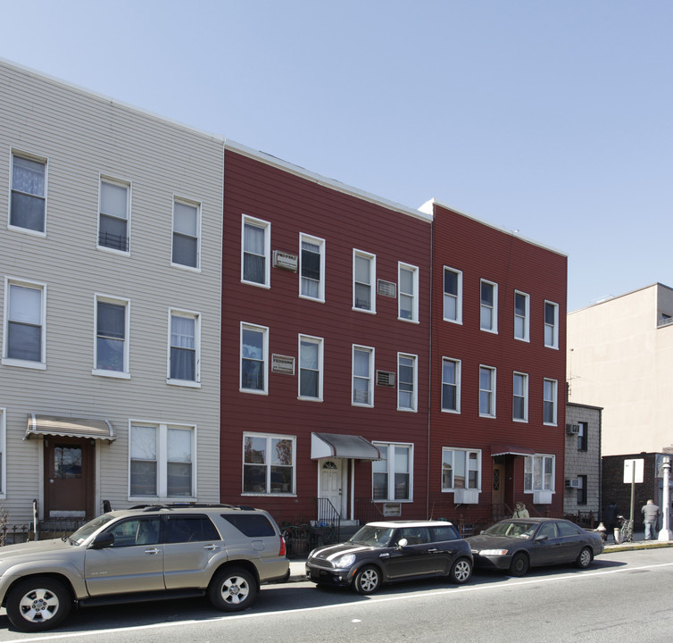 179 Mcguinness Blvd in Brooklyn, NY - Building Photo