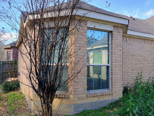 1607 Monte Carlo Dr in Mansfield, TX - Foto de edificio - Building Photo