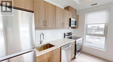 1333 Weber St E in Kitchener, ON - Building Photo - Building Photo