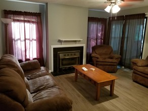 126 W Victoria Ct in Greenville, NC - Building Photo - Building Photo