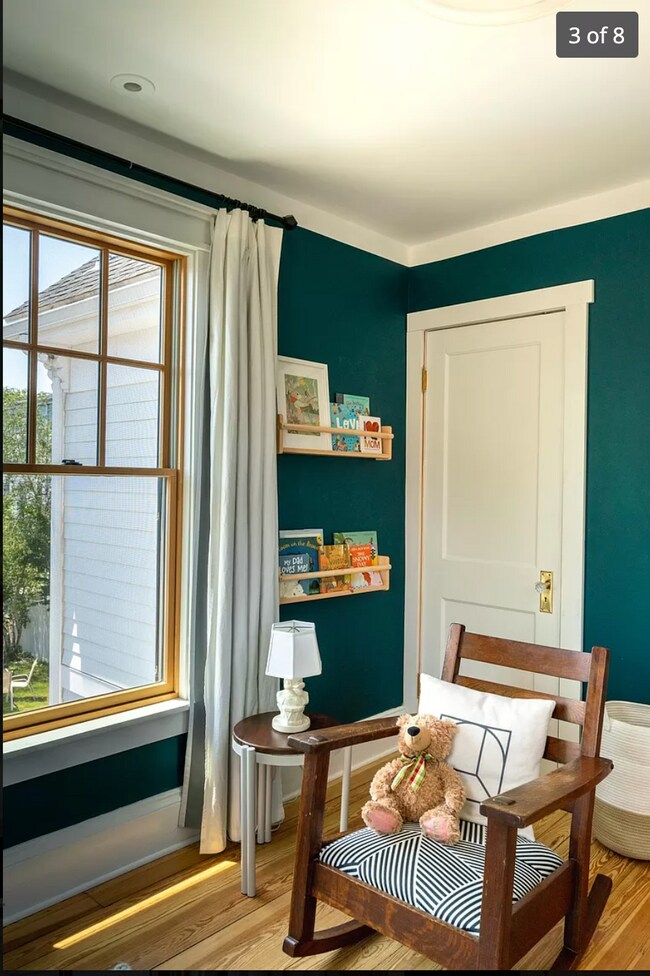 10 Lowell St, Unit 1 in Somerville, MA - Foto de edificio - Building Photo