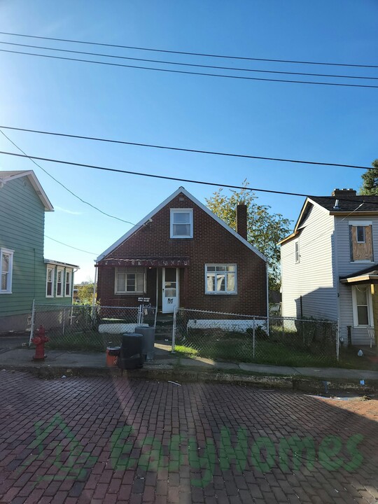 1414 Scott St in McKeesport, PA - Building Photo