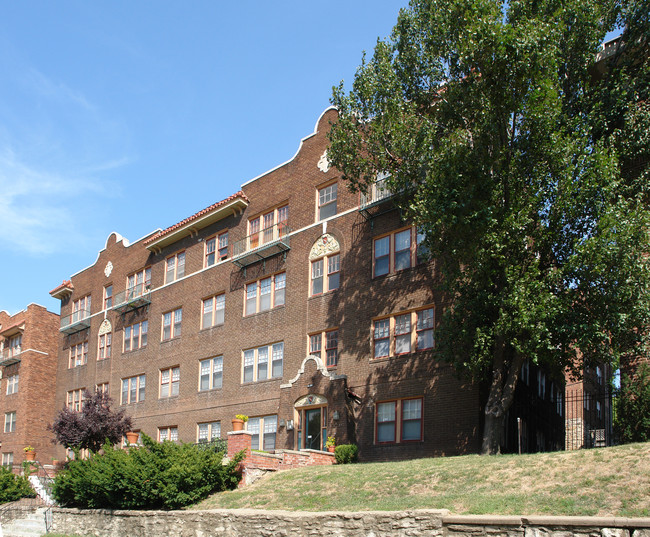 218-220 Brush Creek Blvd in Kansas City, MO - Building Photo - Building Photo