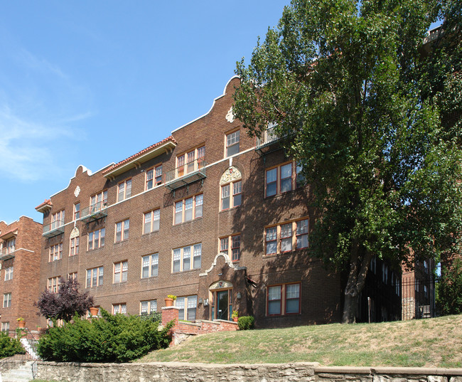 218-220 Brush Creek Blvd in Kansas City, MO - Foto de edificio - Building Photo