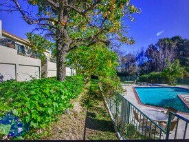 6456 Cavalleri Rd in Malibu, CA - Building Photo