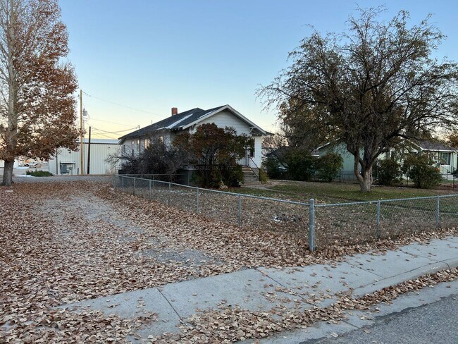 825 N Broadway Ave in Riverton, WY - Building Photo - Building Photo
