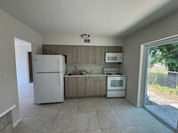 3750-3758 Lora St in Ft. Myers, FL - Foto de edificio - Building Photo