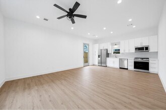 2311 Solo St in Houston, TX - Foto de edificio - Building Photo