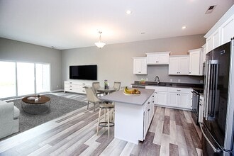 2516 Aquarius Ave SE in Mandan, ND - Building Photo - Building Photo