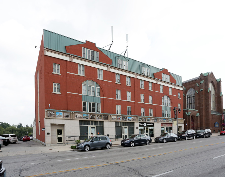 Stratford Place in Stratford, ON - Building Photo