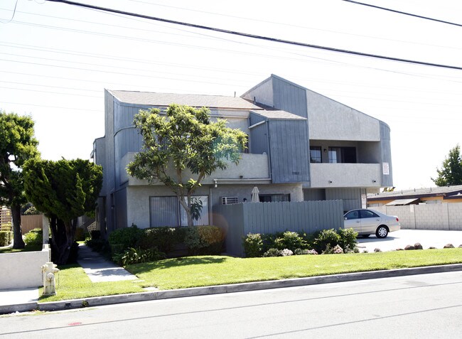 13892 Iowa St in Westminster, CA - Foto de edificio - Building Photo